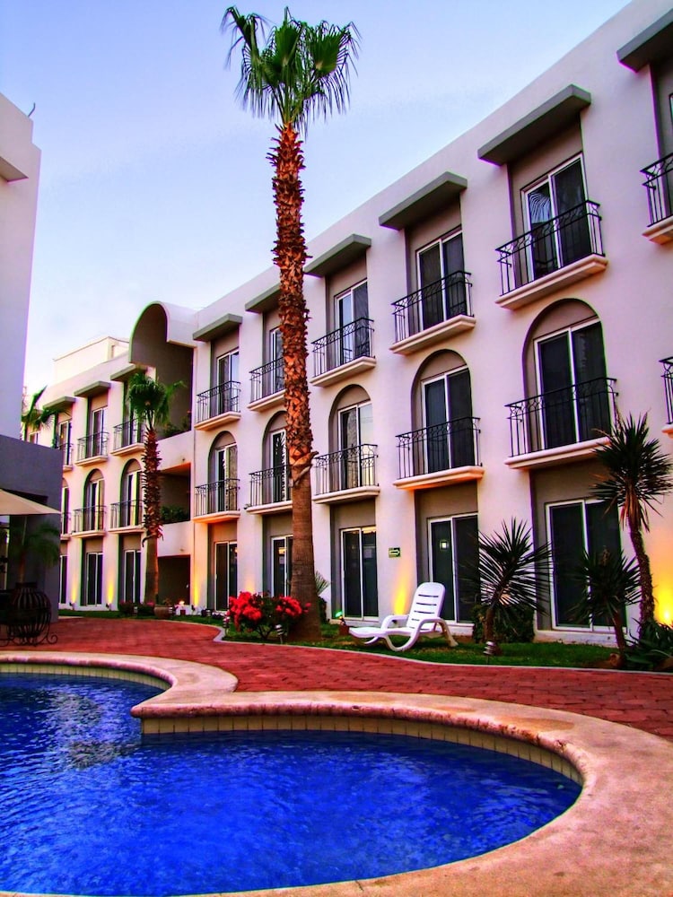 Hotel Seven Crown Express & Suites By Kavia