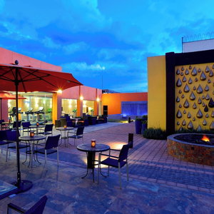 Hotel Courtyard Toluca Tollocan cazare Toluca