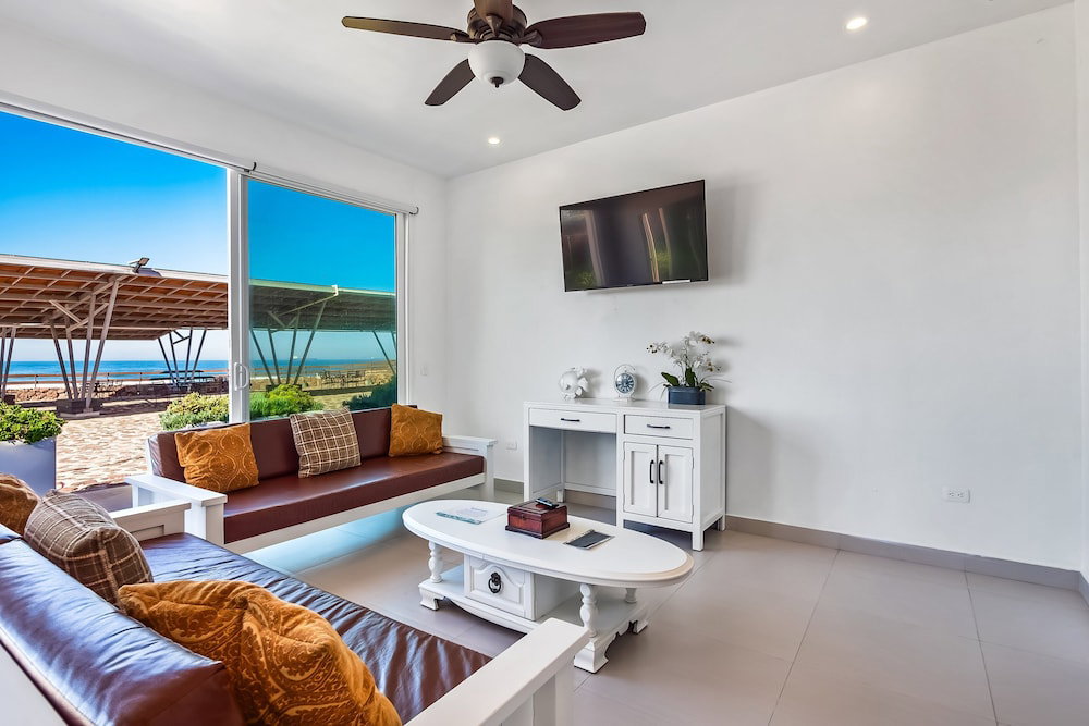 Hotel Airy, Beach-View Dog-Friendly Villa With Patio, Outdoor Pool, Streaming, Ac