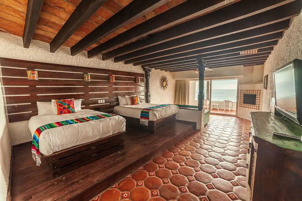 Hotel Las Rocas Resort And Spa