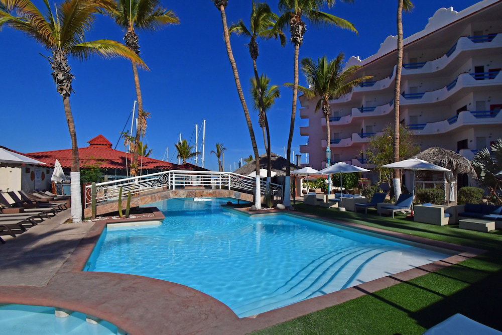 Hotel The Westmarine Waterfront Hotel
