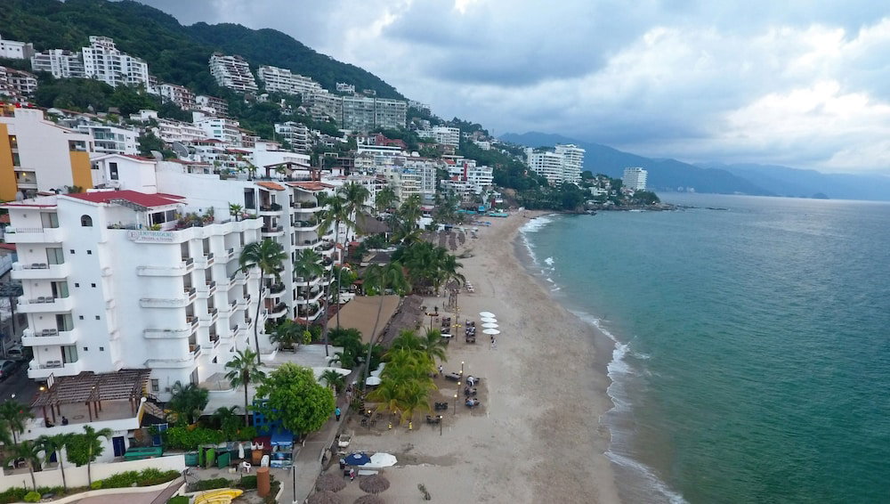 Hotel Emperador Vallarta Beachfront Hotel And Suites