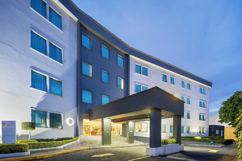 Hotel Fiesta Inn Express Perinorte