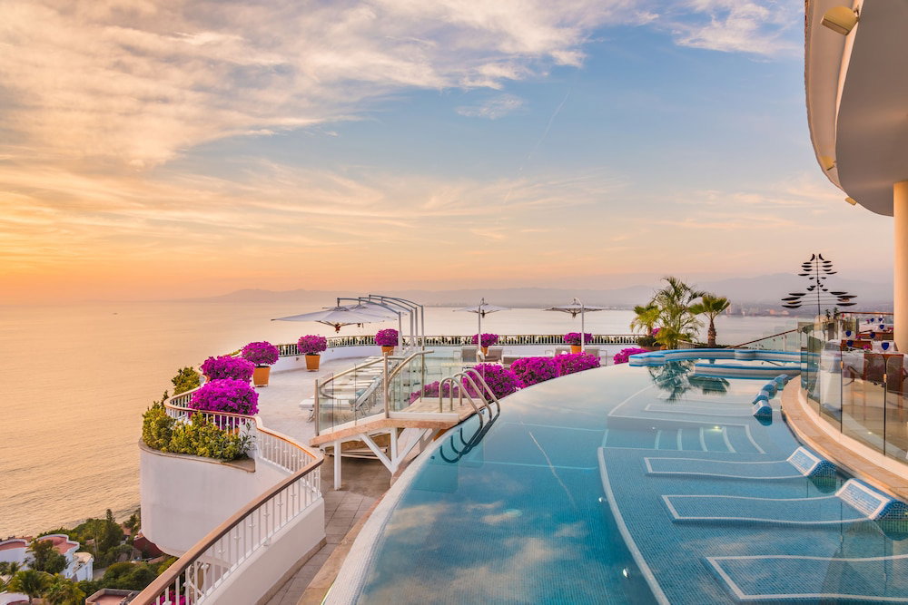 Hotel Grand Miramar All Luxury Suites & Residences