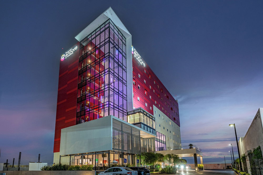 Hotel Ramada Encore By Wyndham Queretaro