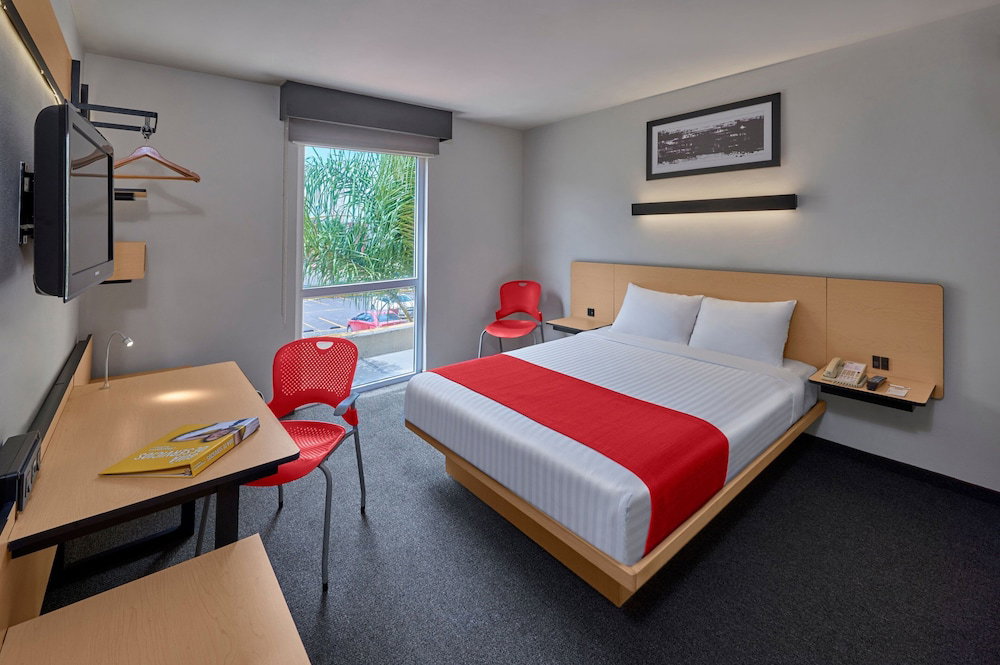 Hotel City Express By Marriott Querétaro Juríca