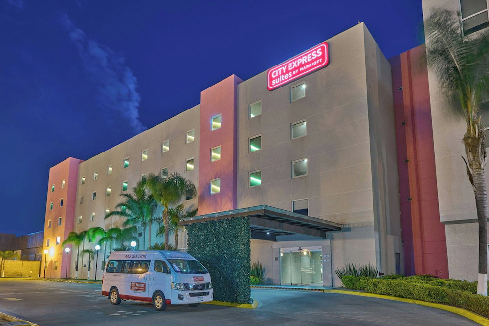Hotel City Express Suites By Marriott Querétaro