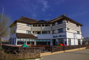 Hotel Delta Marina cazare Delta Dunarii