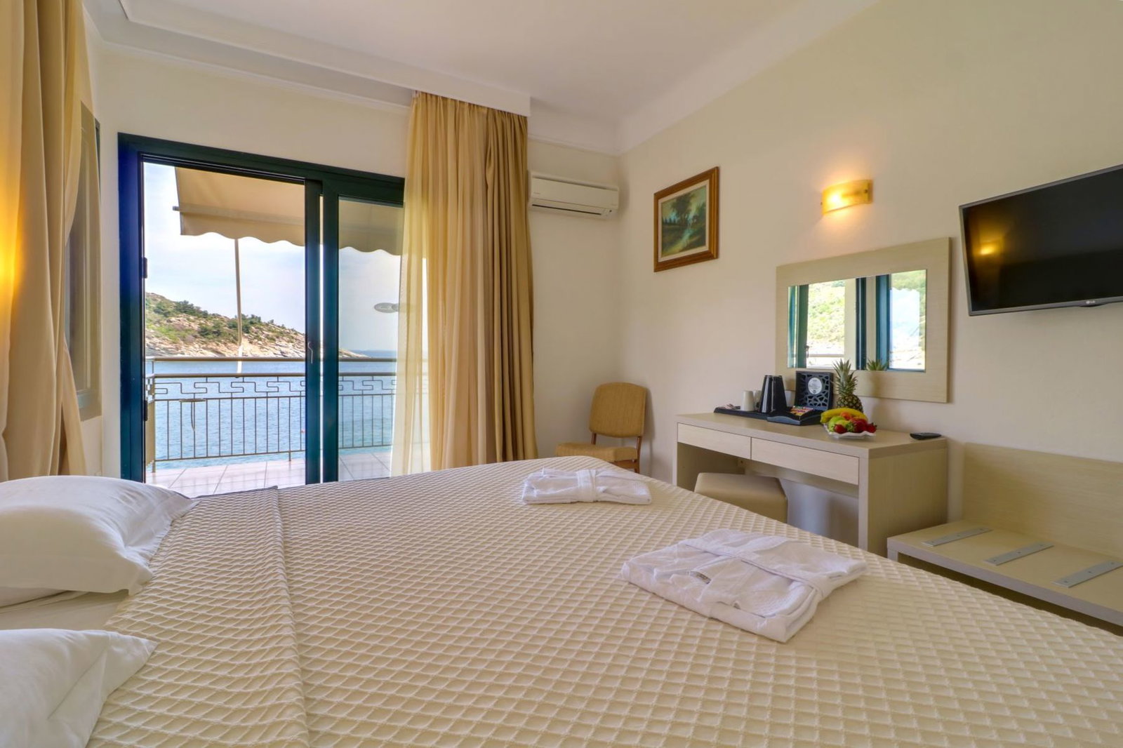 Tosca Beach Hotel