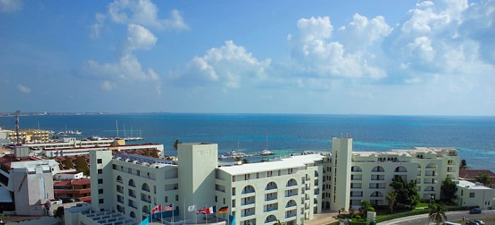 Hotel Aquamarina Beach Hotel