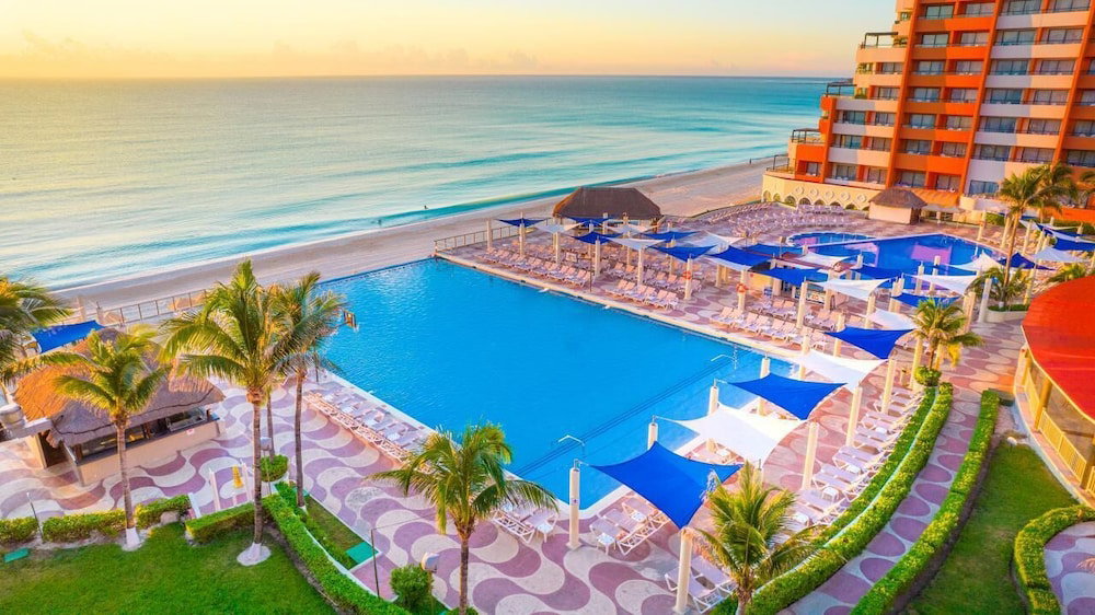 Hotel Crown Paradise Club Cancun All Inclusive