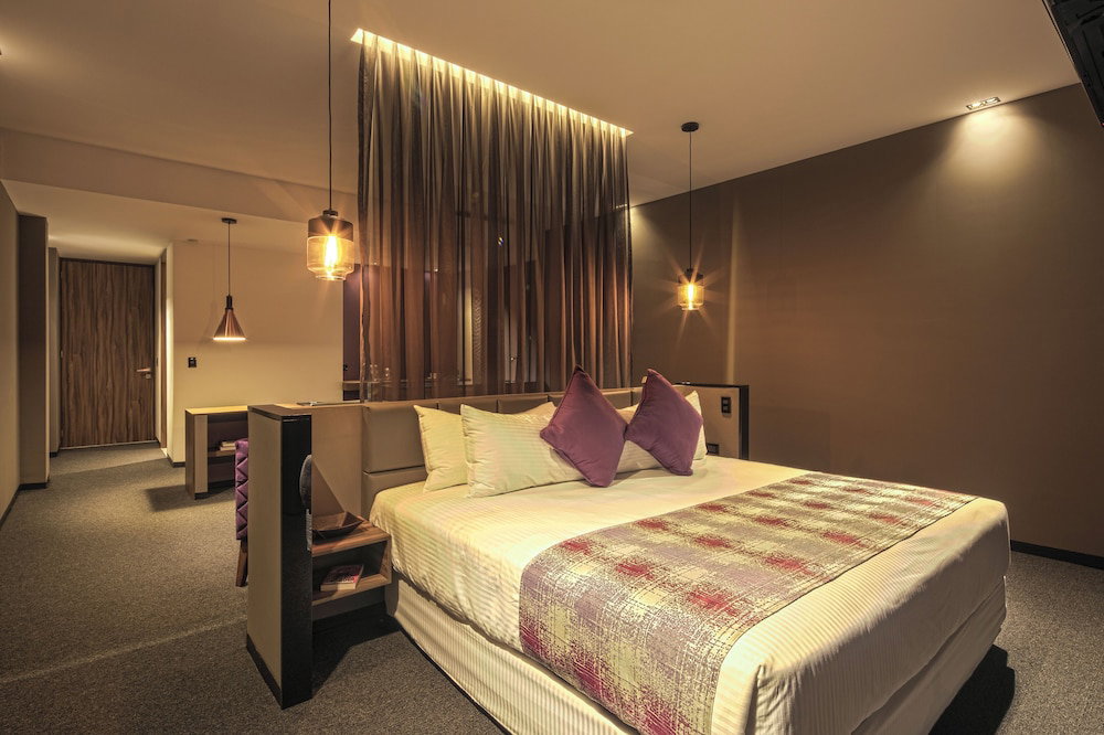 Hotel Kharma Suites