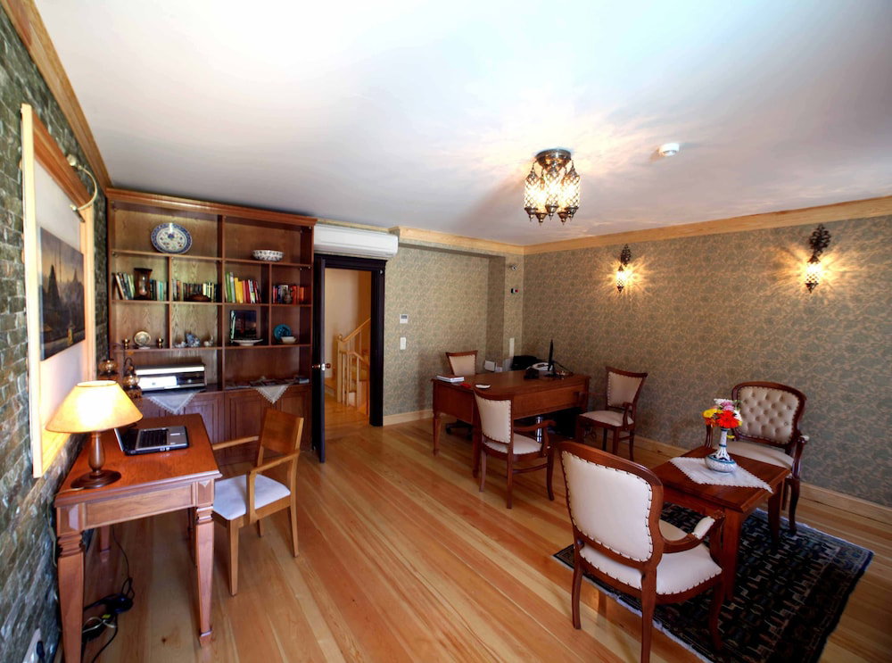 Hotel Lalinn Hotel