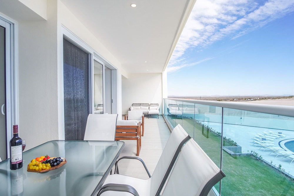 Hotel Gorgeous 2 Bedroom Condominium