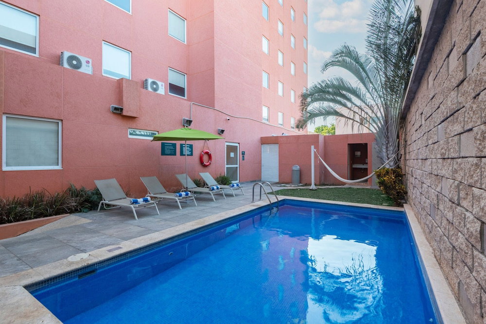 Hotel City Express Junior By Marriott Merida Altabrisa