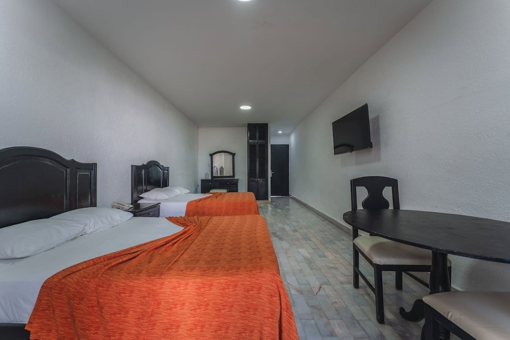 Hotel Imperial Las Perlas