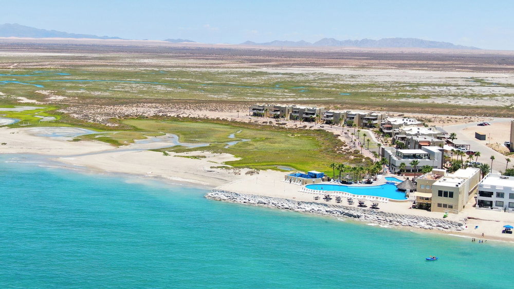 Hotel Laguna Shores Resort