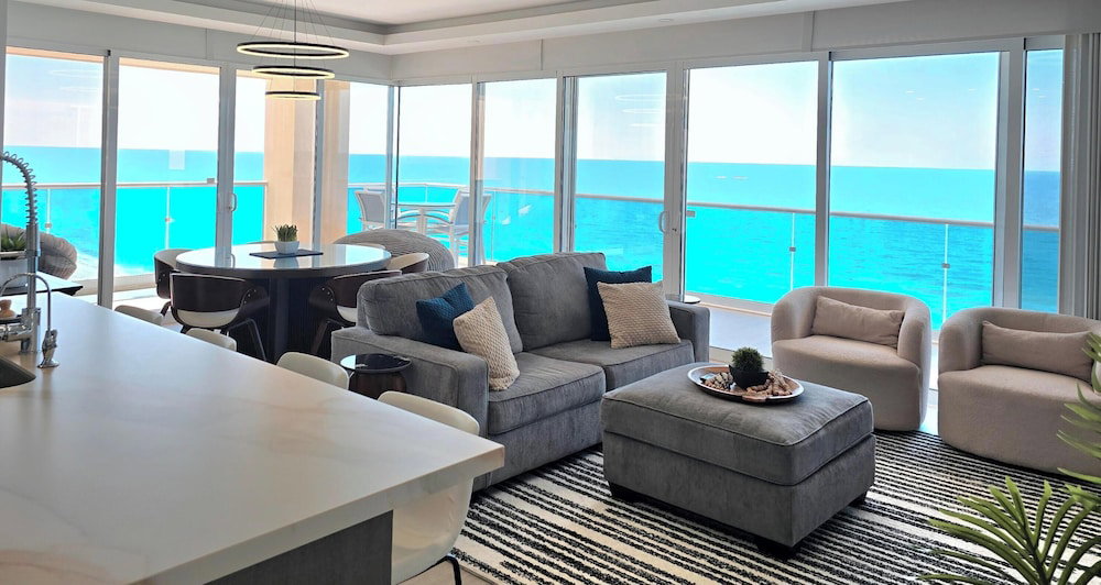 Hotel Beautiful 2 Bedroom Corner Beach Front Condominium Encantame Velero 905