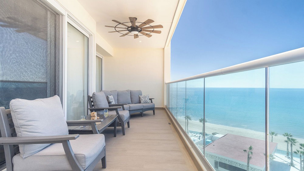 Hotel Waterfront Getaway 2 Bedroom Condo W704