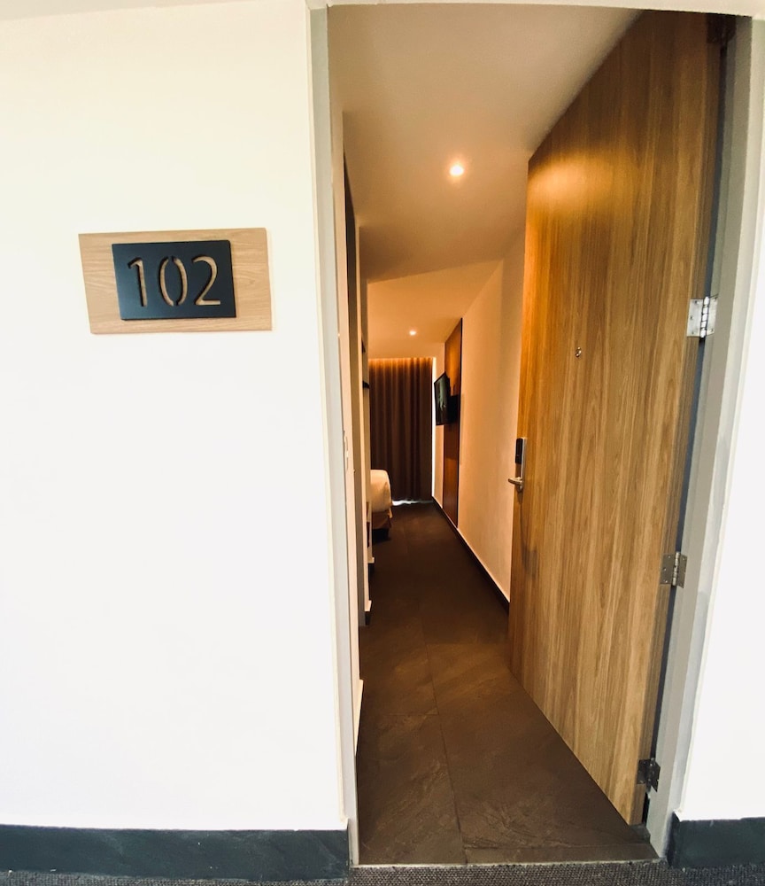 Hotel B's Suites