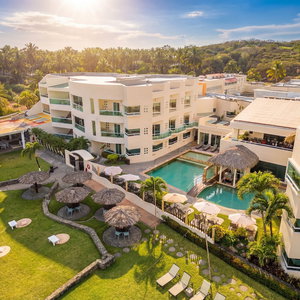 Hotel Artisan Family Hotels And Resorts Playa Esmeralda cazare Ursulo Galvan