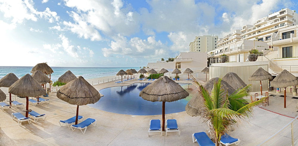 Hotel Oceanfront White Sand Beach Condo