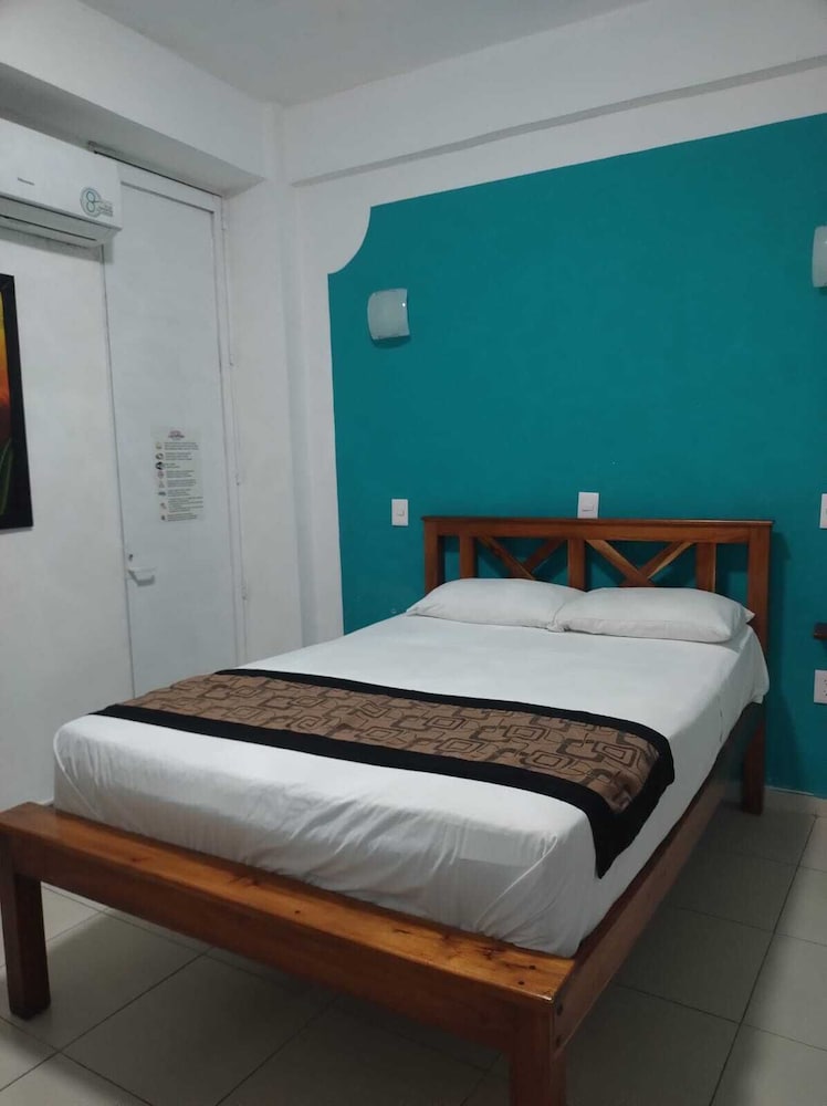 Hotel Las Palmas En Laurel
