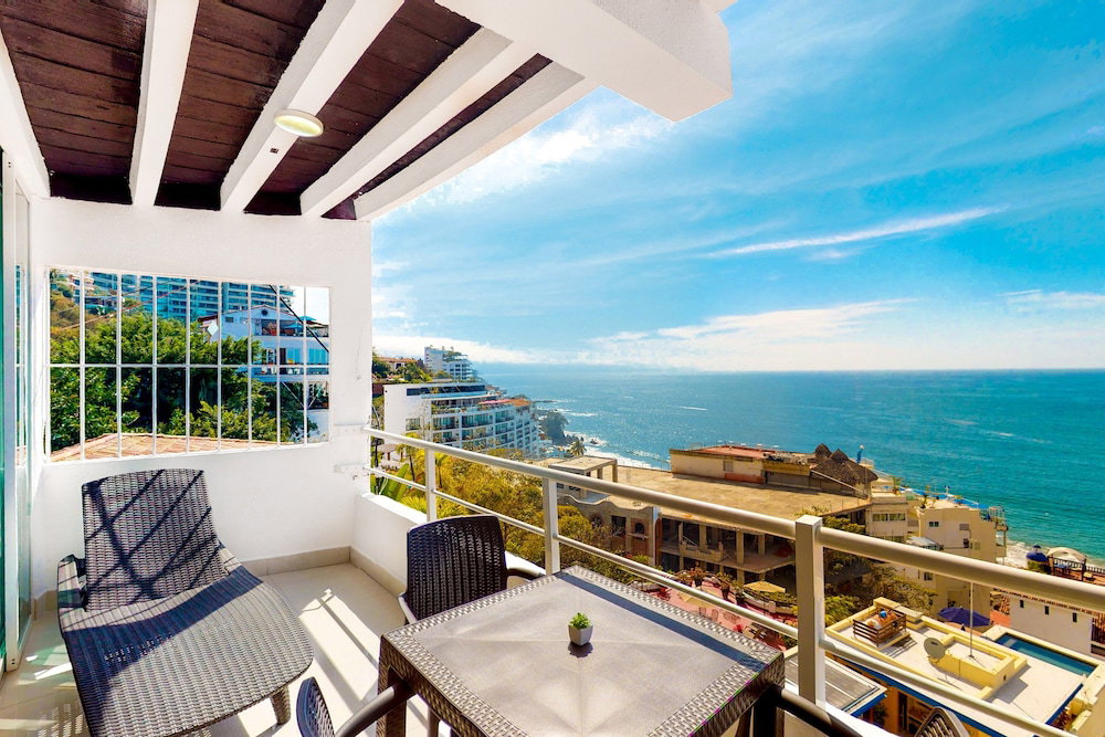Hotel Modern & Bright Condo With Ocean Views & Pool - Walk To The Beach