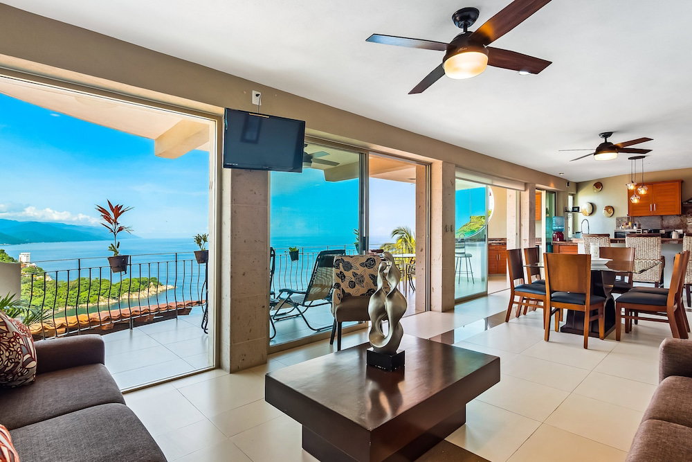 Hotel Mismaloya Beach Condo With Ocean Views, On-Site Pool, Grill, & Private Balcony