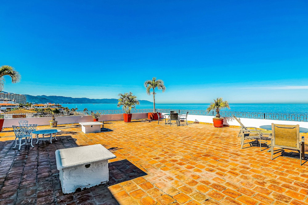 Hotel Downtown Malecon Beach Front, Ac, Walk To Restaurant/Bars, Rooftop 360 Views