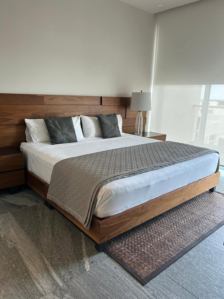 Exclusive Apartment With Rooftop Pool