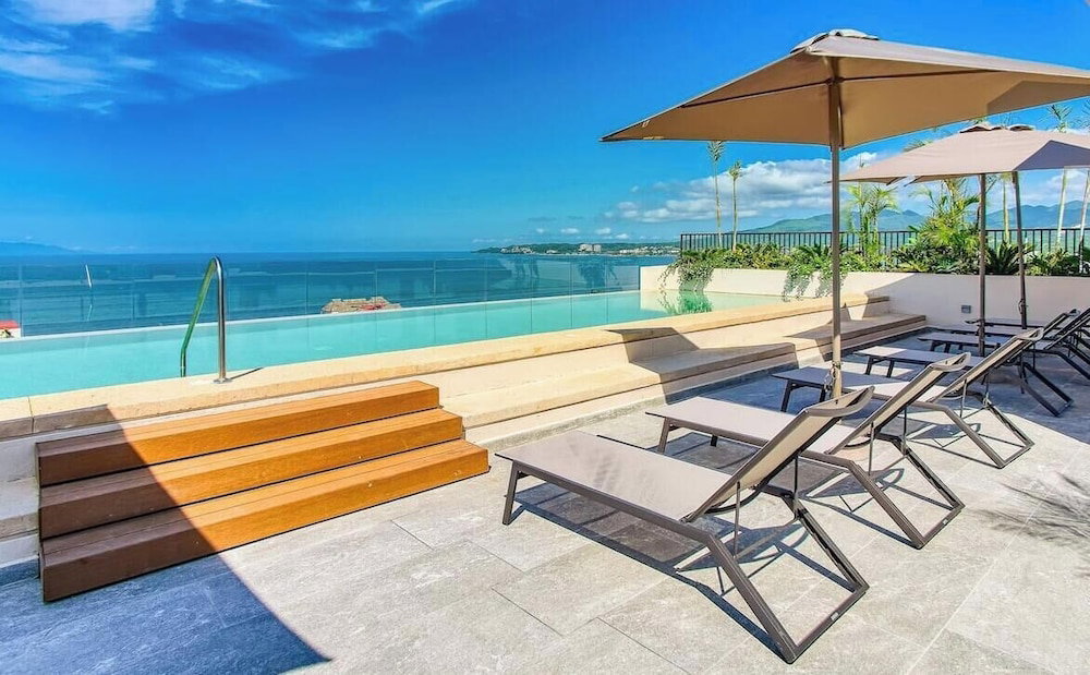 Hotel New 1 Br Condo With Amazing Rooftop Pool - Jacuzzi