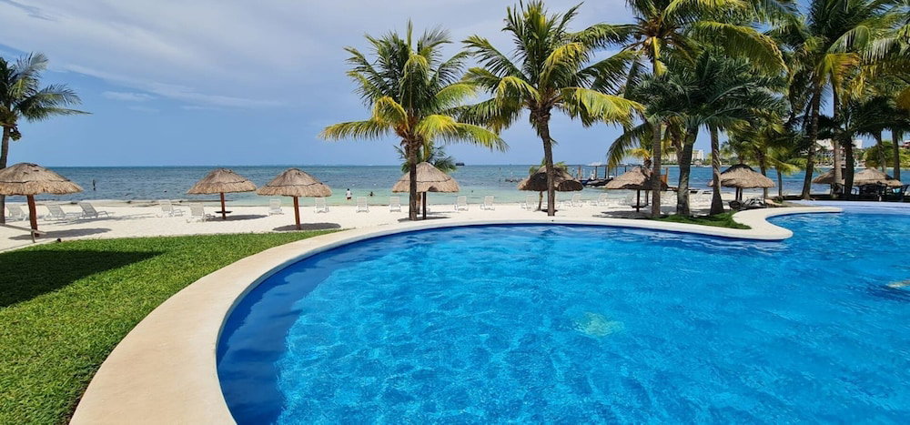 Hotel Oceanfront Condo At Unique Location