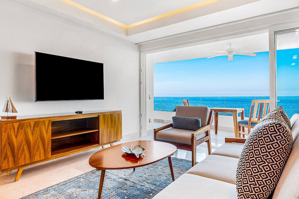 Hotel Fantastic Oceanfront Apartment With Balcony, Pool & Central Ac