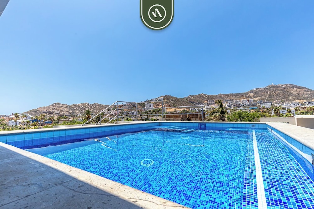 Hotel Centric 1Br Condo In Downtown Cabo - Rooftop Pool