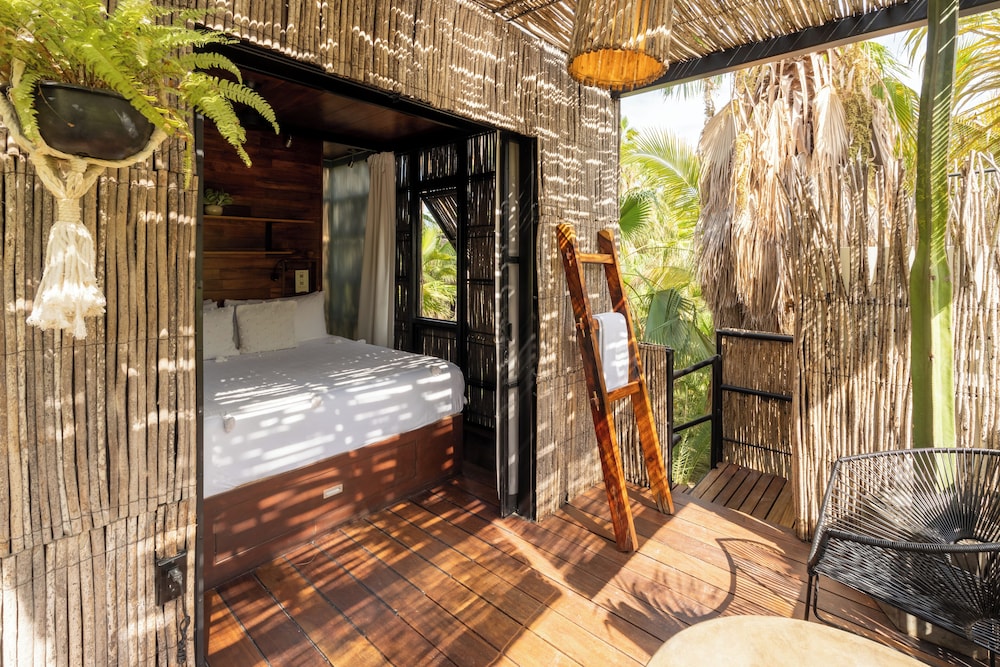 Hotel Acre Resort & Residences