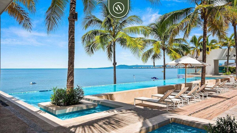 Hotel Oceanview Studio - King Bed - Pools - Beachclub