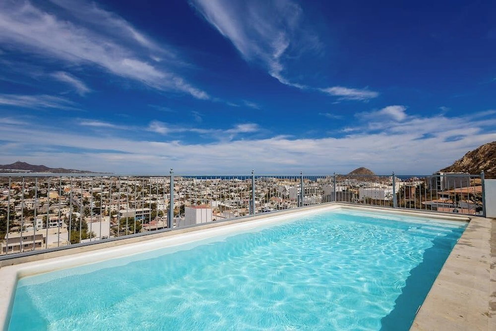 Hotel Hotel Suite With Ocean-View Rooftop Infinity Pool, Balconies & Ac