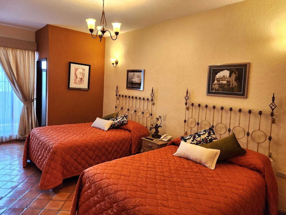 Hotel El Mesón De Los Poetas