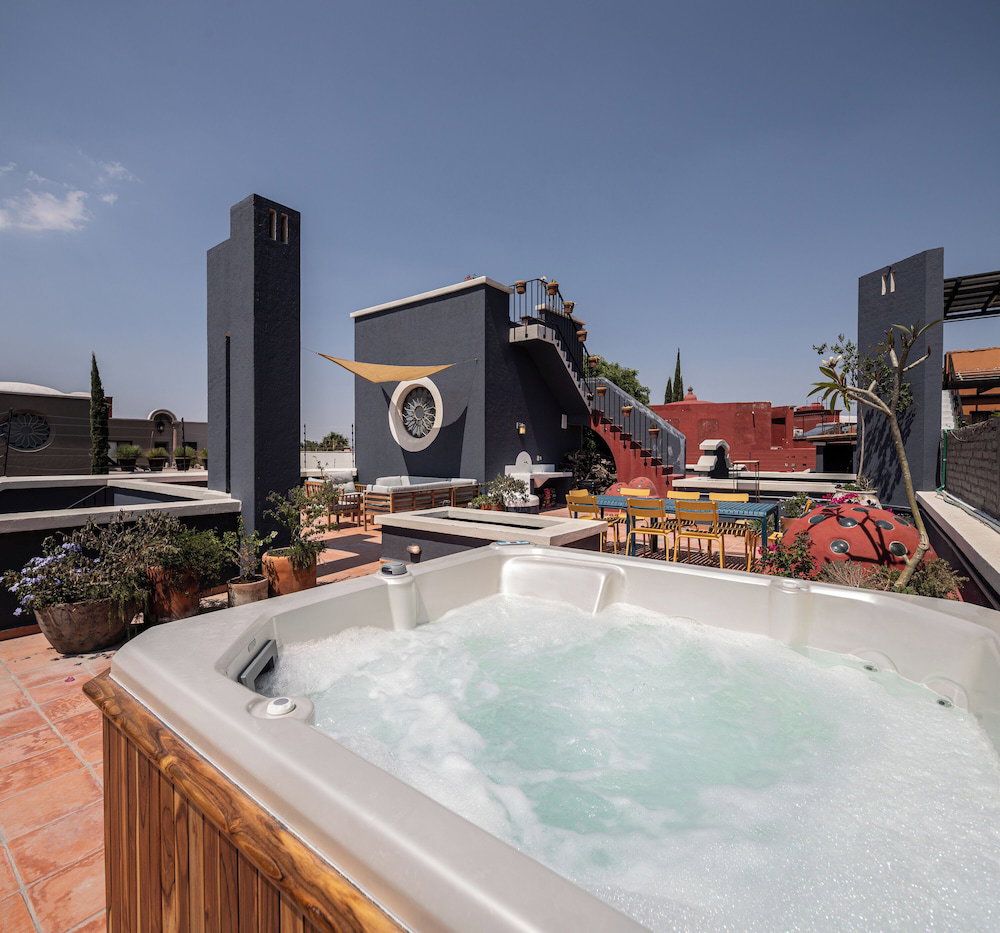 Hotel Rooftop Terrace Views! Stylish 4Br Hacienda