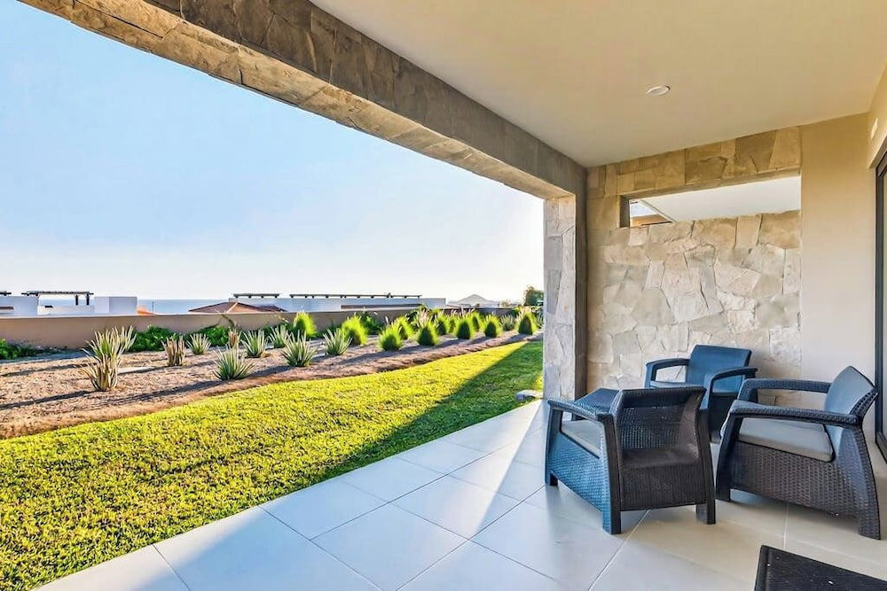 Hotel Modern Apartment With Ocean View, Pool, Patio, Tennis & Gym
