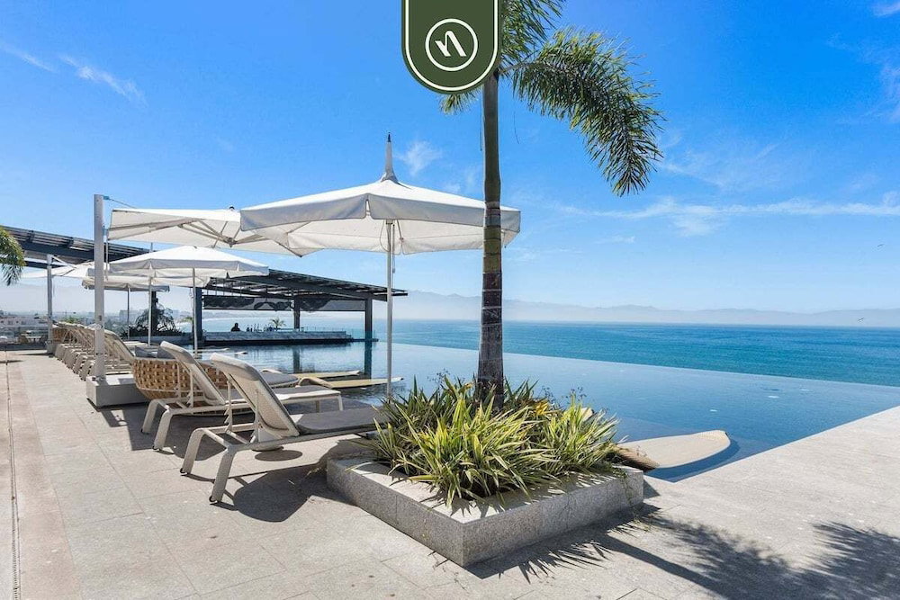 Hotel Luxury 2 Br Condo With Dream Pools - Beach - Art