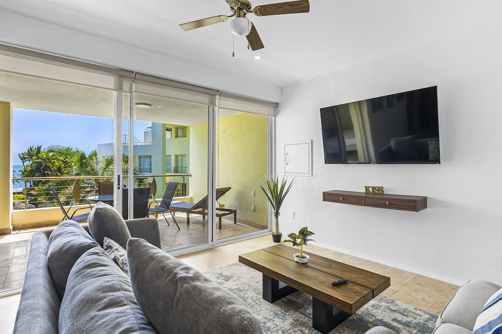 Hotel Stylish Beach Condo With Private Balcony, Pool, Ac And Fitness Room