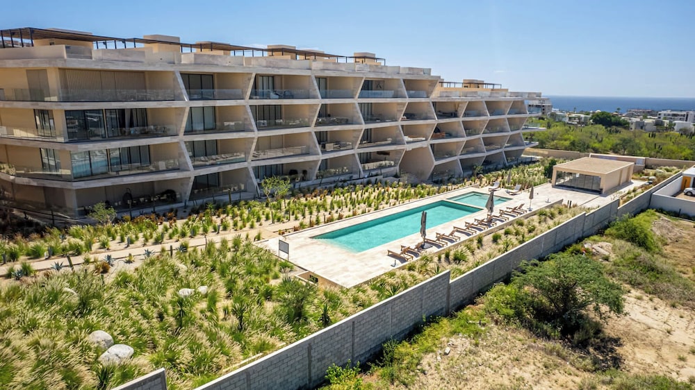 Hotel Luxury 2 Br Condo - Oceanview Pool - Gym