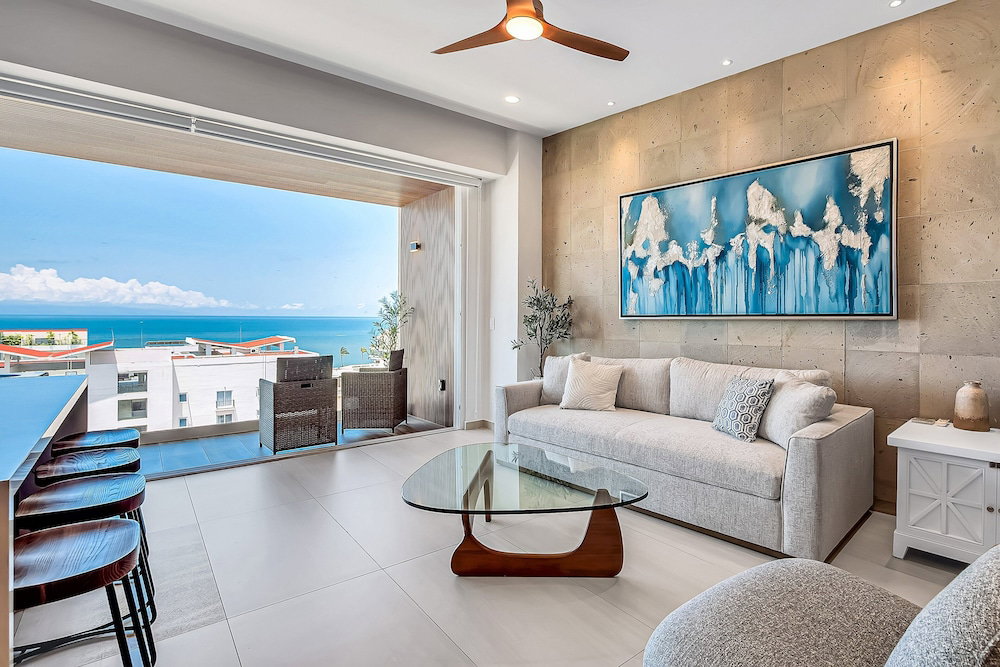 Hotel Modern Waterfront Condo With Shared Pool, Balcony, And Washer/Dryer