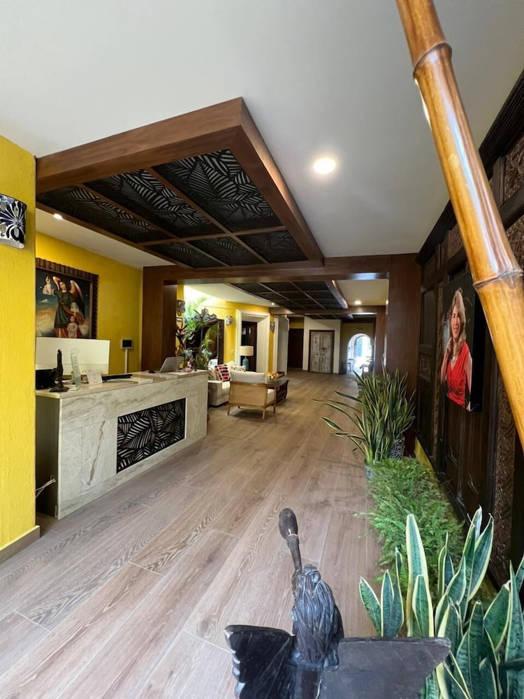 Hotel El Encanto Inn