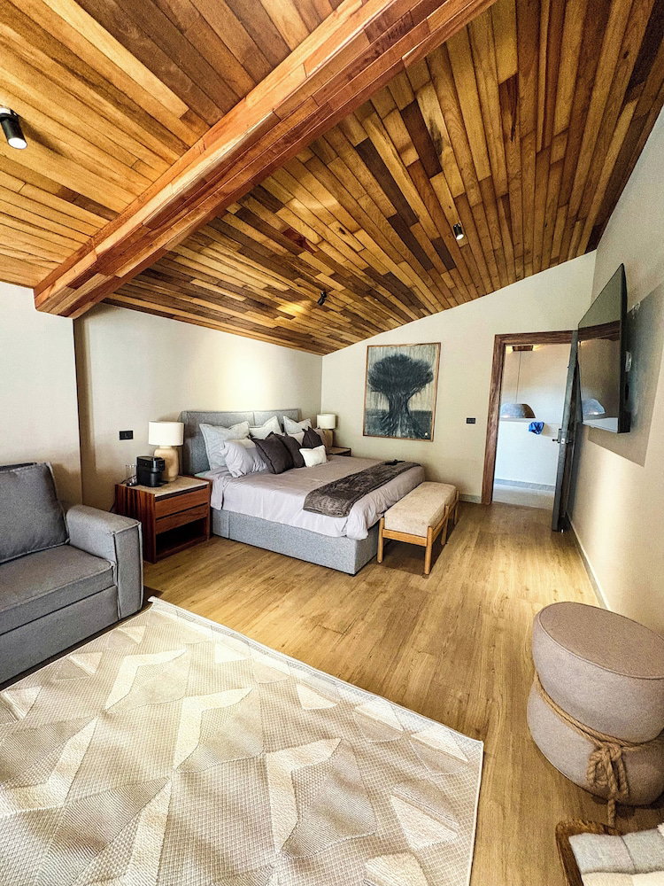 Hotel Serenzzo Hotel & Cuisine