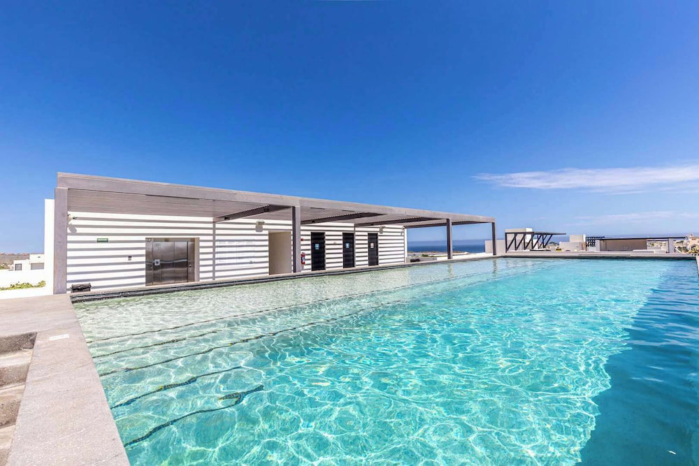 Hotel New 2 Br Condo Right Next To The Beach - Pool