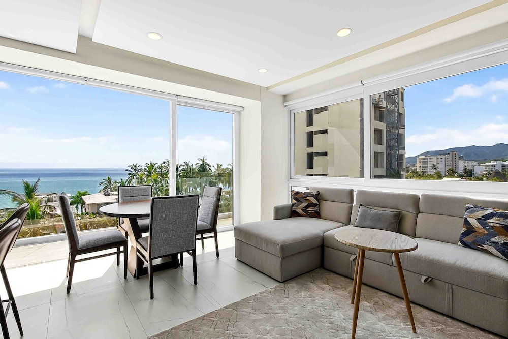 Hotel Relaxing Condo With Rooftop Pool, Oceanview Balcony & Walkable Beach Access