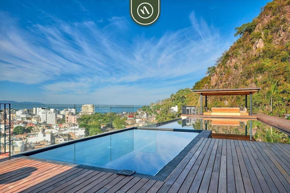 Hotel New Studio - King Bed - Pool - Jacuzzi - Gym